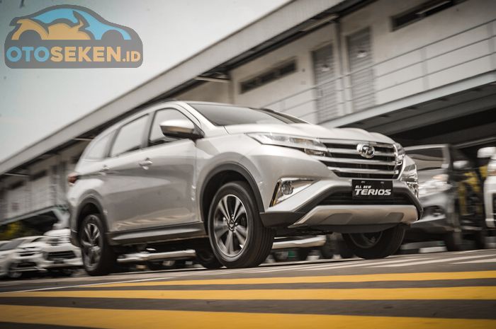 Spesifikasi dan kisaran harga Daihatsu Terios R matik tahun 2020 seken.