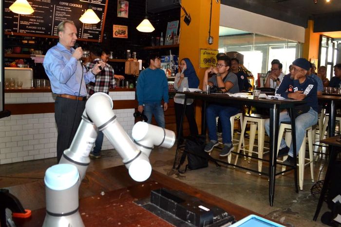 Universal Robots, Pabrikan Robot Asal Denmark Kepincut Industri Otomotif