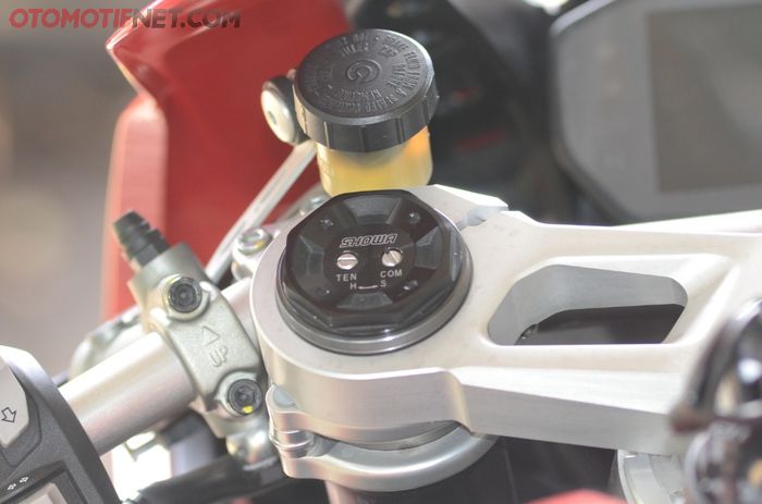 Upside down Ducati Panigale V2 pakai Showa BPF dengan setelah preload, compression, dan tension
