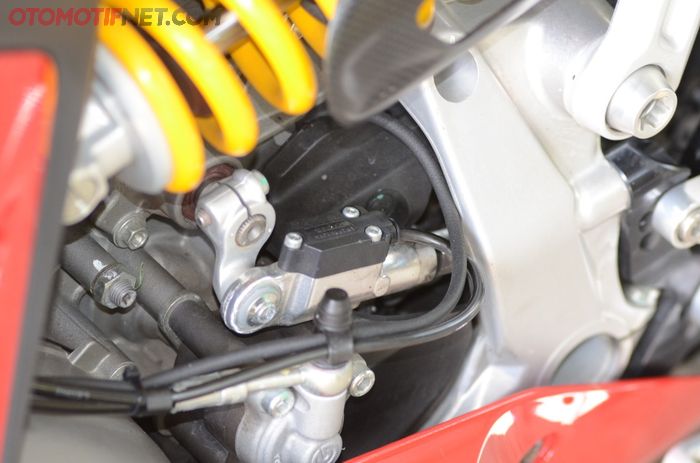 Ducati Quick Shift up/down (DQS) EVO 2 bikin perpindahan gigi Ducati Panigale V2 lebih singkat