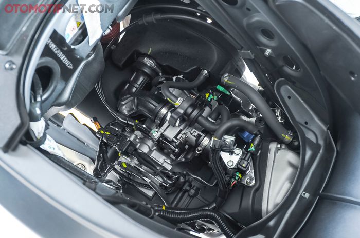 Mesin baru Vespa S 125 i-Get berteknologi i-get dengan 3 katup berkapasitas 124,5 cc diklaim punya torsi maksimum 10,2 dk pada 7.600 rpm dan torsi maksimum 10,2 Nm di 6.000 rpm