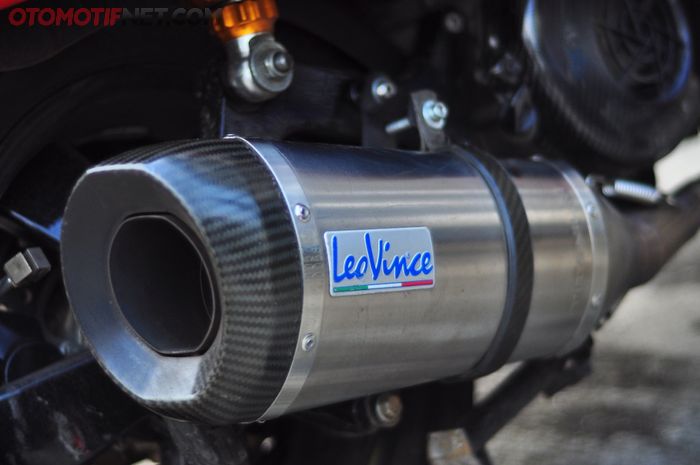 Knalpot LeoVince Honda CBR600RR di Vespa GTS Super 150 3V