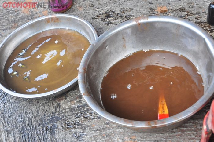 Buang deh tangki sisa di tangki, maka tampak jelas kondisinya sangat kotor