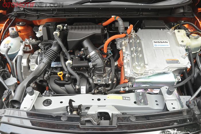 Nissan Kicks E-Power Perpaduan antara mesin bensin dan mesin motor mengasilkan irit bahan bakar dengan akselerasi instan