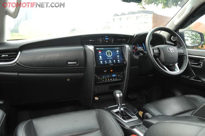 Interior New Toyota Fortuner mewah dilengkapi fitur terkini