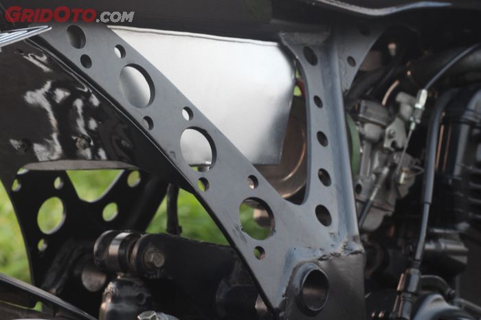 Subframe Kawasaki Ninja 250R  unik dilubang bulat membuat motif