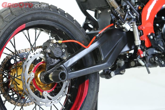 Swing arm Aprilia SXV perkuat pondasi belakang