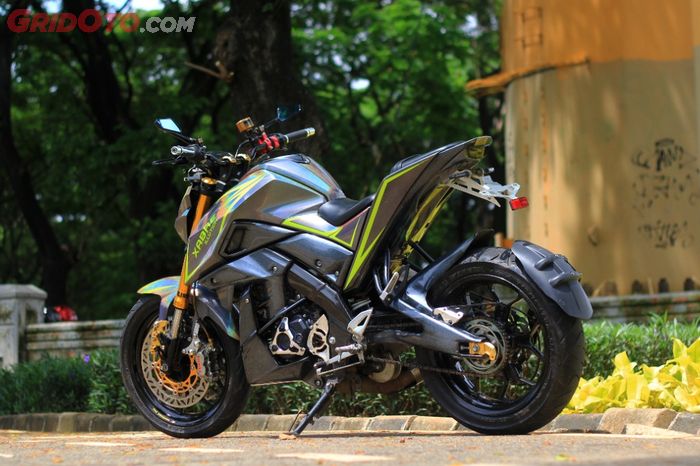Modifikasi Yamaha Xabre berkonsep moge look dengan warna hologram nyentrik!