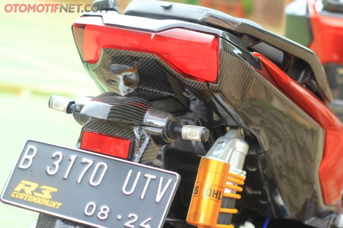 Bodi Honda ADV150 bagian belakang dibalut carbon kevlar hingga ke sepatbor