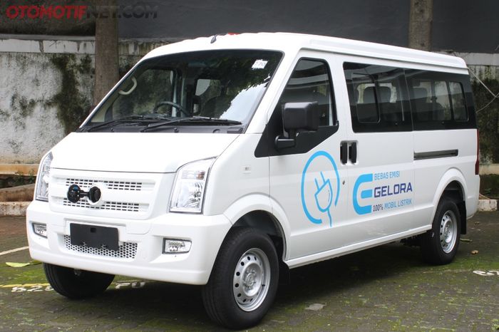 Harga mobil listrik DFSK Gelora E mulai dari Rp 490 juta