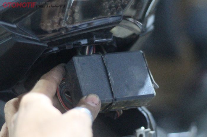 Modul custom dan bisa menghasilkan 10 jenis running lamp yang berbeda (Gbr.2) di lampu belakang Honda Vario 150