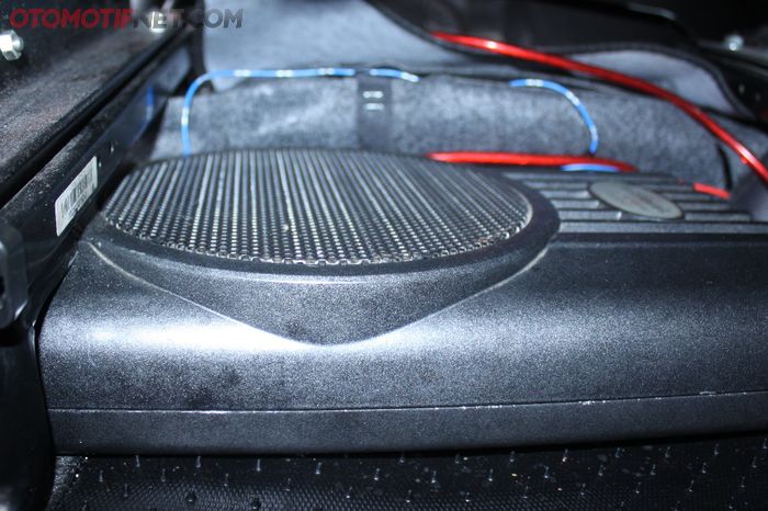 Audio Honda Brio cukup 2 sub aktif