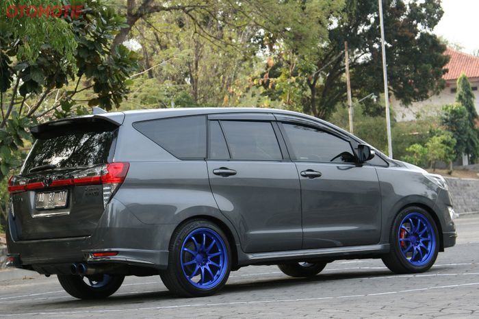Kijang Innova Ditempeli Body Kit Venturer, Mesin Dikilik, Pelek Belang