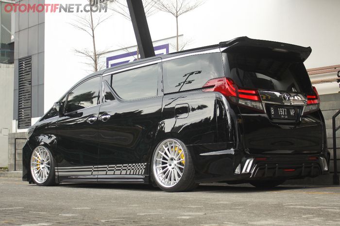 &quot;Modif Toyota Alphard-nya jangan terlalu ekstrim, supaya tetap nyaman,&quot; ujar Rendi