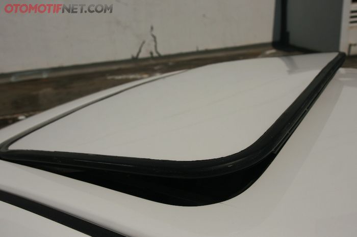 Atap Honda Civic Estilo pun tega dijebol untuk memasang sunroof OEM EG6