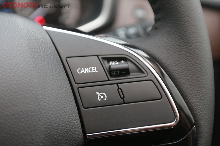 Fitur cruise control memudahkan pengemudi mengontrol kecepatan Mitsubishi Xpander selama perjalanan
