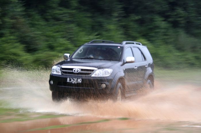 Ilustrasi Toyota Fortuner