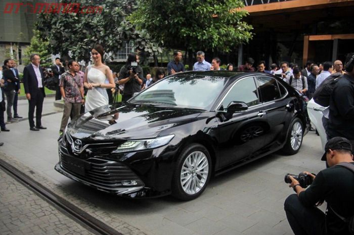 Toyota Camry tipe L A/T Hybrid yang diluncurkan di Blue Grass, Jakarta Selatan (8/1/2019)