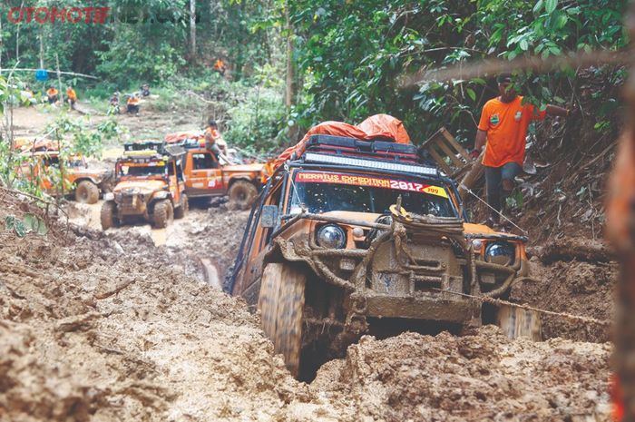 Mobil Offroad Harus Sering Cek Tekanan Angin Ban, Beda Jalur Beda PSI