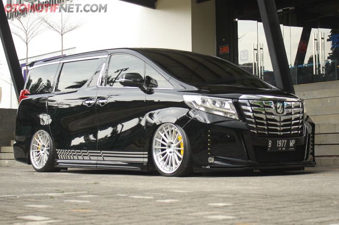 Toyota Alphard Ban Tertelan Fender, Body Kit Khusus, Ada 18 Speaker