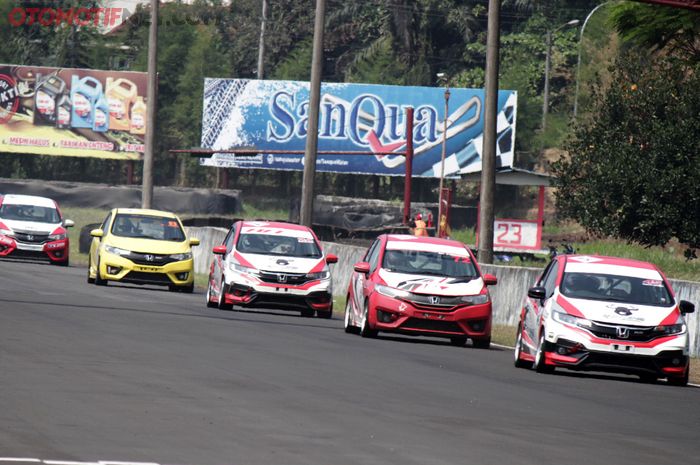 Ilustrasi Honda Jazz Speed Challenge