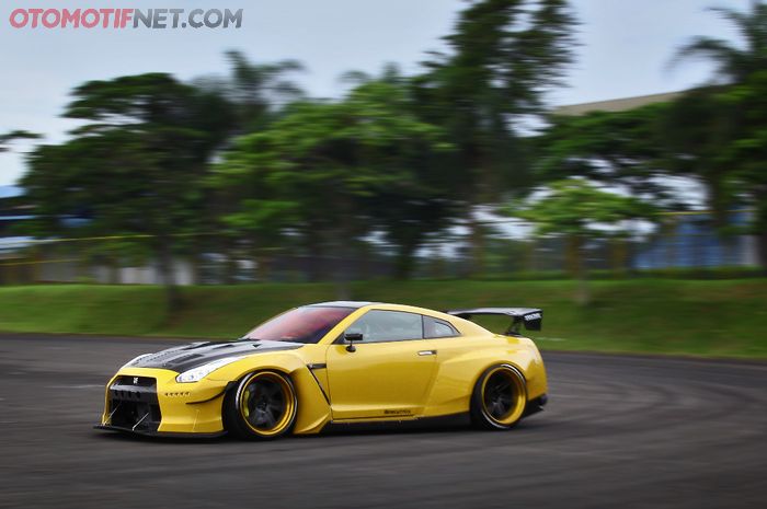 Nissan GT-R R35 Body Disayat, Pelek Paling Lebar, Tenaga Cukup 700 Dk