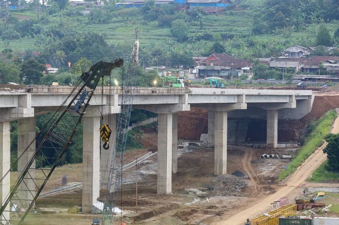 Tol Bocimi telah memasuki pengerjaan Seksi 2 ruas Cigombong-Cibadak progres kontruksi telah mencapai 86 persen.