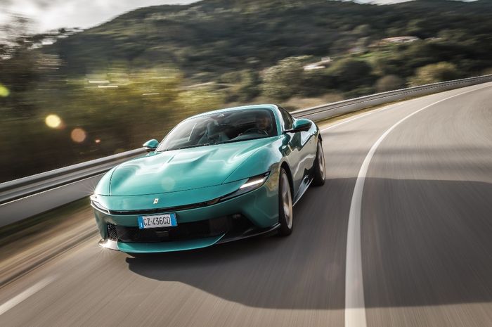 Ferrari Amalfi saat GridOto.com pacu di kota Albufeira, Portugal