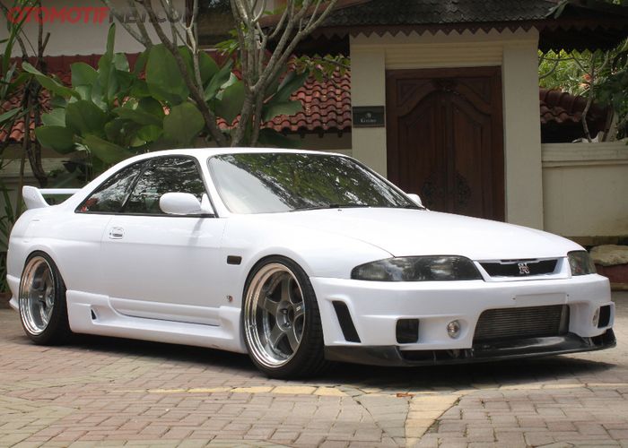 Nissan Skyline R33 Jadi Idaman Harga Emblem Gt R Bikin Ngakak Gridoto Com