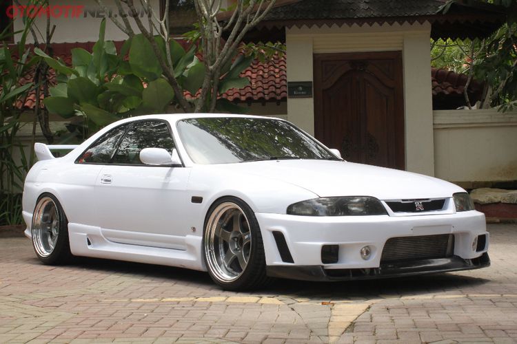 Nissan Skyline R33 Jadi Idaman Harga Emblem Gt R Bikin Ngakak Gridoto Com