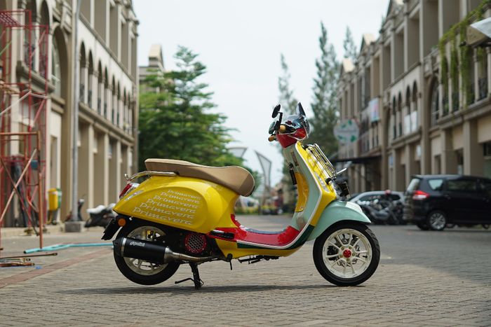 Modifikasi Vespa Primavera Sean Wotherspoon milik Awkarin, tampil eye catching dengan performa yang meningkat