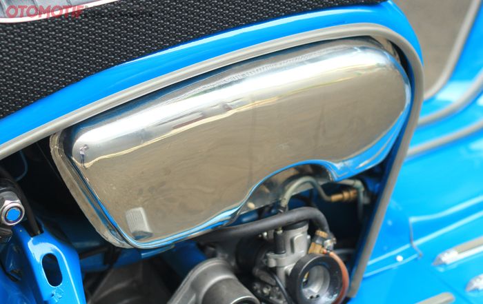 Tangki bensin Lambretta 150 DL krom kapasitasnya 19 liter, bisa lupa ke pom bensin deh