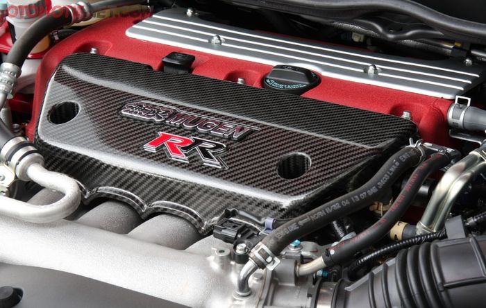 Mesin Honda Civic Mugen RR tetap menggunakan K20A 2.000 cc 4 silinder, namun mengalami peningkatan tenaga 15 dk men-jadi 240 dk