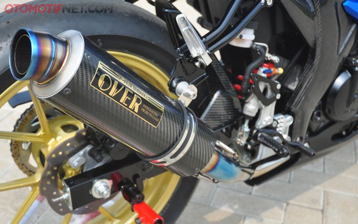 Knalpot Over Racing, ini versi titanium plus karbon silencer bulat panjang