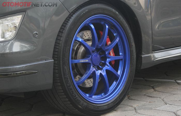 Pelek Toyota Kijang Inovva keren dikawal caliper Brembo 