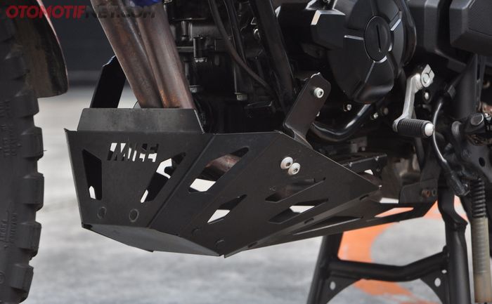 Skid plate, lindungi sisi bawah mesin