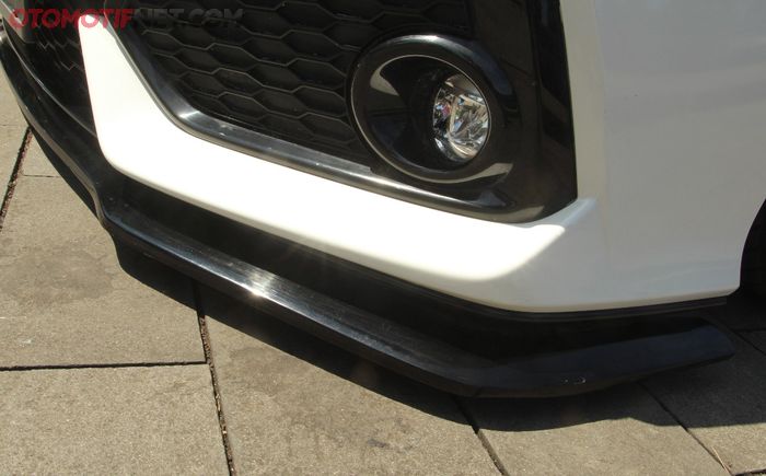 Add-on lips custom Honda Civic Turbo mau diganti yang carbon nih!