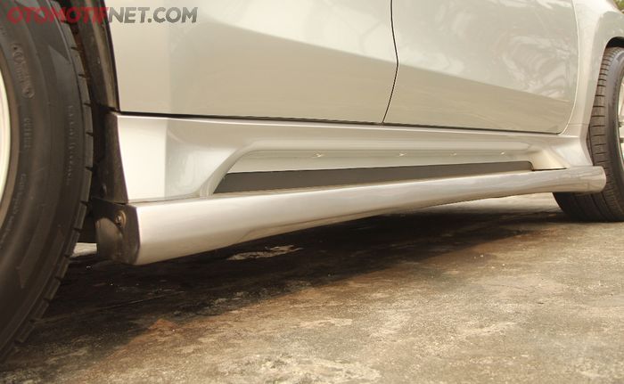 Cover footstep dicat sewarna bodi Mitsubishi Pajero Sport Dakar, jadi mirip sideskirt