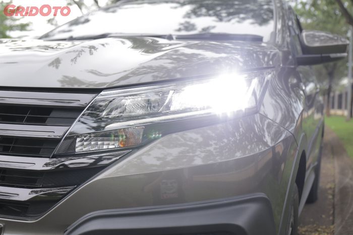 Headlamp Toyota Rush TRD Sportivo AT sudah gunakan LED