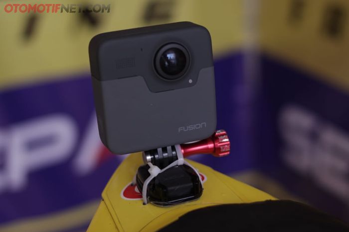 Kamera on board GoPro Fusion di motor Gupito Kresna bisa berputar 360 derajat. 