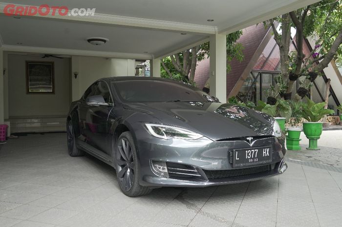 Tesla Model S 90D