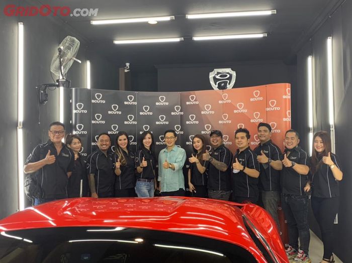 Ruang kerja pengerjaan detailing dan pengaplikasian nano ceramic coating