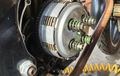 Apakah Per Kopling Harus Diganti Berbarengan Dengan Kampas Kopling Motor?