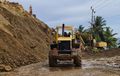 Akses Jalan Trans Sulawesi Mamuju-Majene Kembali Dibuka Setelah Terputus Karena Longsor