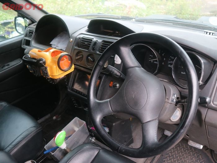 setir diganti pakai punya Mitsubishi Galant &lsquo;Lele&rsquo;