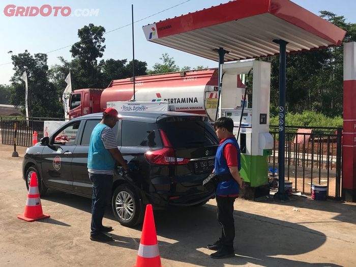 Saya sempat refuel di Kiosk Pertamax KM 318B di ruas Batang-Weleri