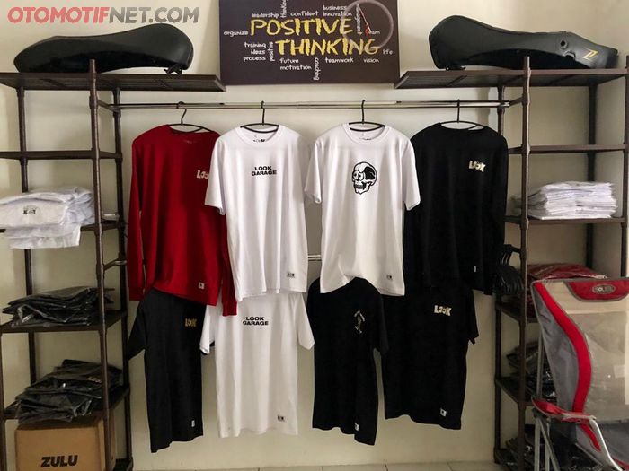 Rare Garage juga menjual clothing sebagai pelengkap