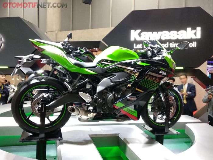 Kawasaki Ninja ZX-25R atau Ninja 250 cc 4 silinder