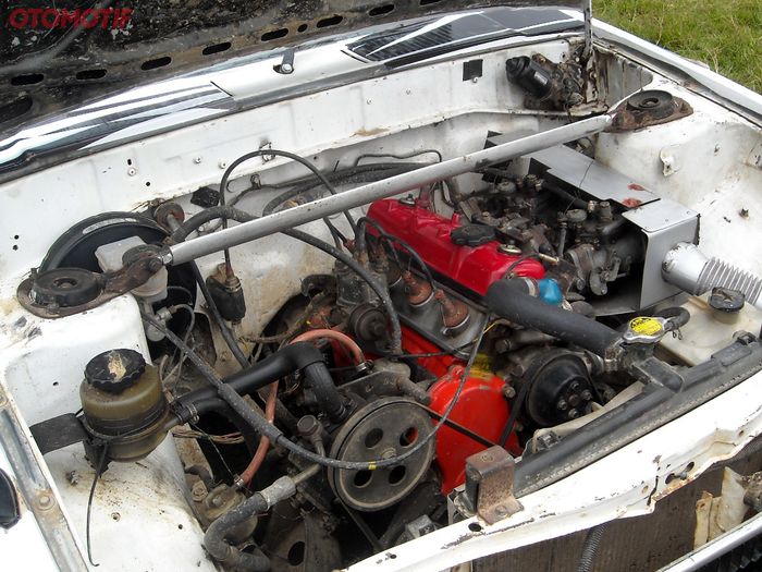 Toyota Corolla DX karburatornya aja yang sudah ganti pakai 4 barrel Solex 40 mm