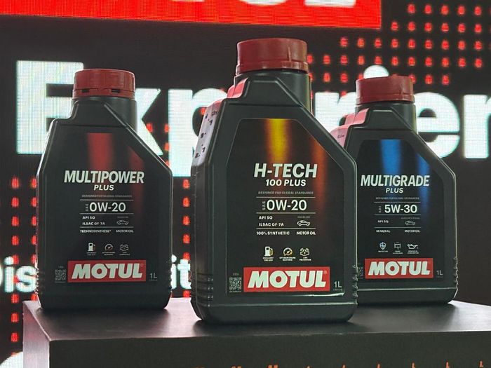 Line oli mesin dari Motul berstandar API SQ 